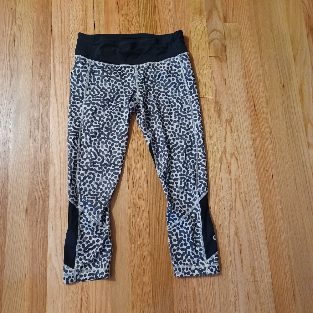 LULULEMON ATHLETICA Cheetah spotted Cropped Leggings - size 6